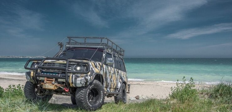 Photographie d’une Jeep Pajero illustrant l’article d’Adesa sur les accessoires automobiles