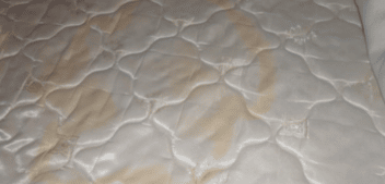 Comment enlever des auréoles d’eau sur du tissu ?