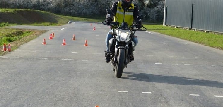 Quels sont les coûts à prévoir pour passer le permis moto