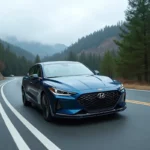 Hybrid 136 e-DCS6 en virage sur route de montagne, vue trois quarts avant dynamique
