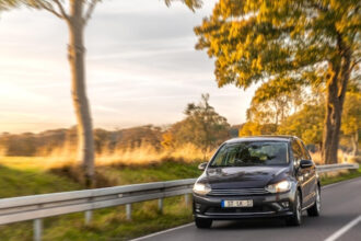 Pourquoi choisir une voiture d'occasion présente de nombreux avantages ?