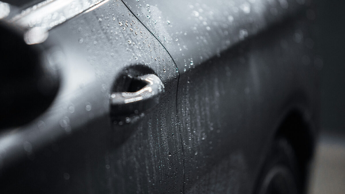 Un lavage en profondeur pour une voiture éclatante : rendez-vous dans une station lavage de qualité